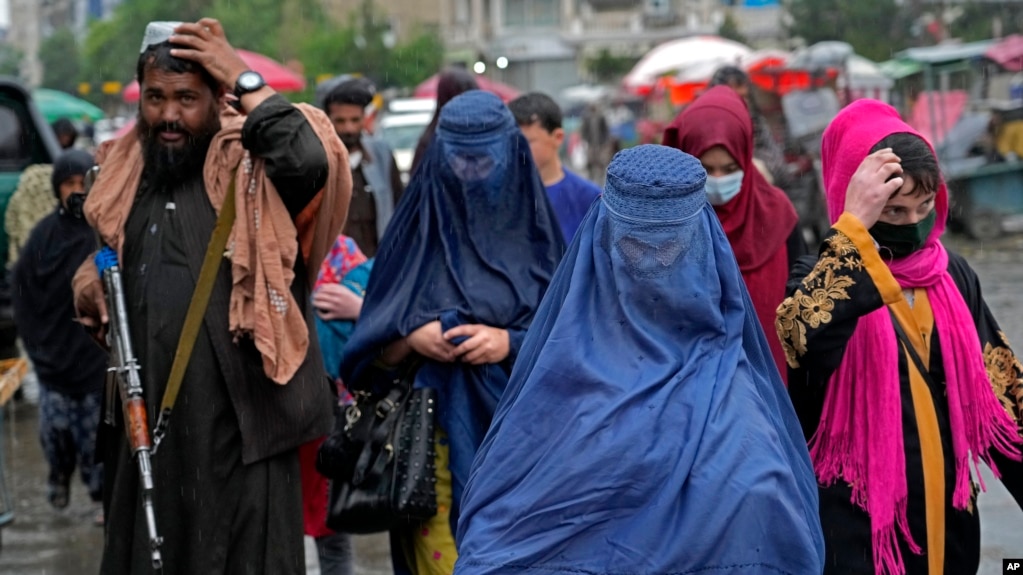 قوانین امر به معروف طالبان تعامل جهان با افغانستان را به چالش میکشد؟