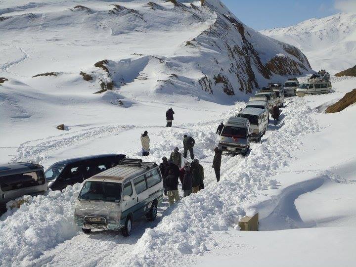 برف‌باری‌ سنگین؛ شاهراه کابل – غور مسدود شد
