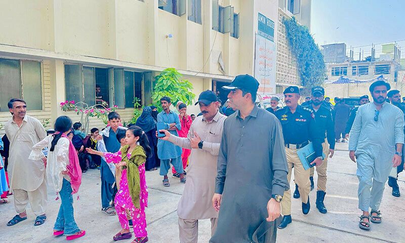 آغاز «اخراج اجباری» بیش از ۱۶ هزار مهاجر افغانستانی از کراچی