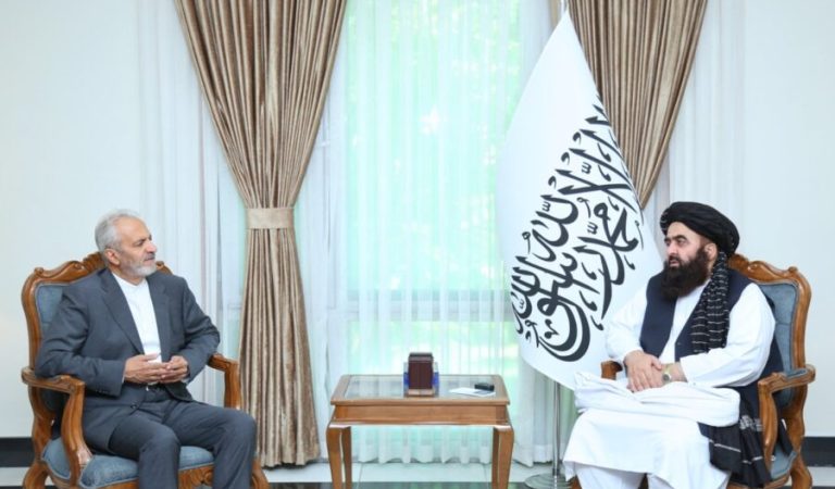 گفتگوی متقی و بیکدلی درباره مهاجران؛ درخواست کابل برای بازنگری در روند اخراج‌ها