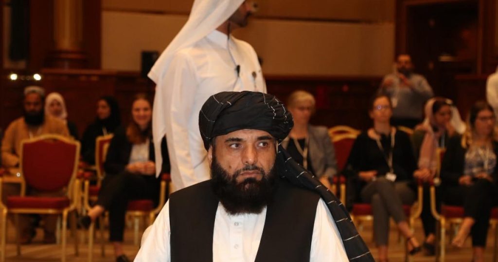 دیدار سهیل‌شاهین با تاجران افغانستانی در قطر؛ تمرکز بر گسترش تجارت و سرمایه‌گذاری در افغانستان