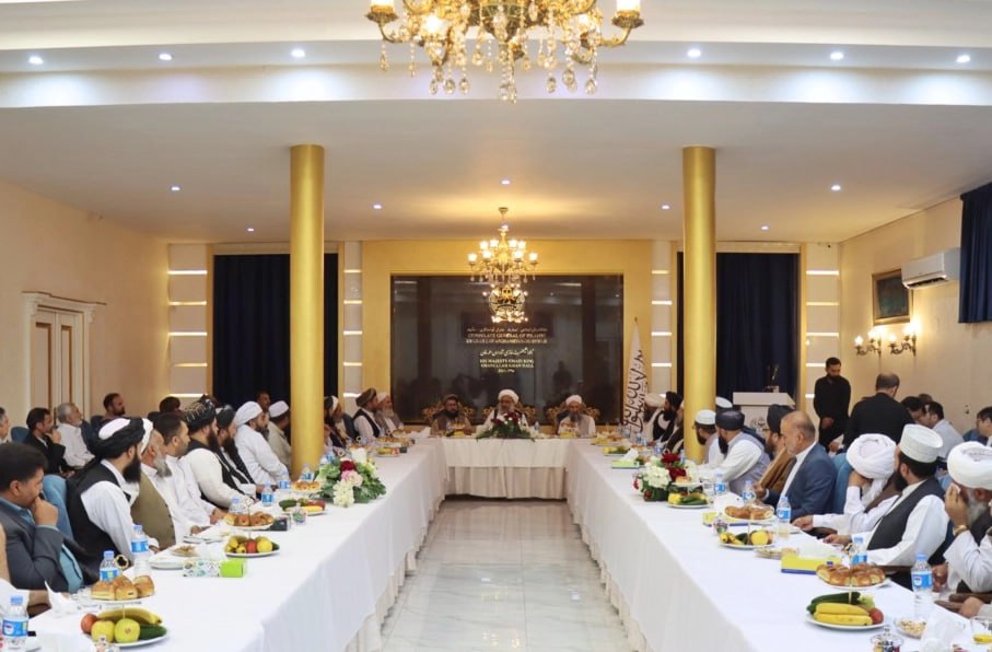 دیدار والی هرات با مهاجرین در مشهد؛ تأکید بر نقش مهاجرین در بازسازی کشور