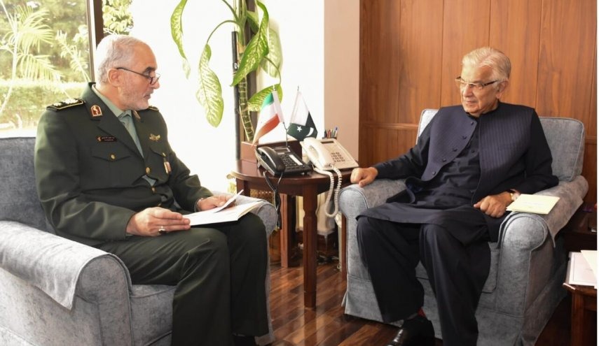 رایزنی وزرای دفاع ایران و پاکستان در مورد همکاری‌های دفاعی