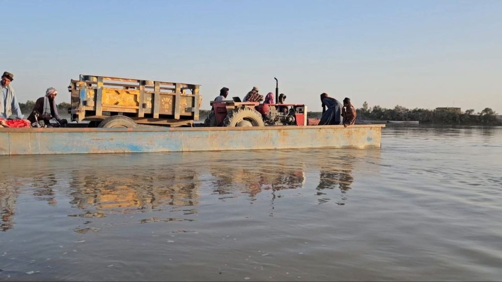 سقوط تراکتور حامل مسافران به رودخانه در هلمند ۱۲ قربانی گرفت