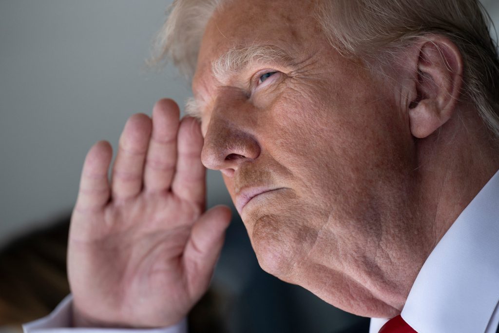 «تفنگ» بهجای «دیپلماسی» در سیاست خارجی رئیسجمهور جنگطلب