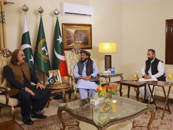 همکاری‌های دوجانبه محور دیدار وزیر خیبرپختونخوا با سفیر طالبان در اسلام‌آباد