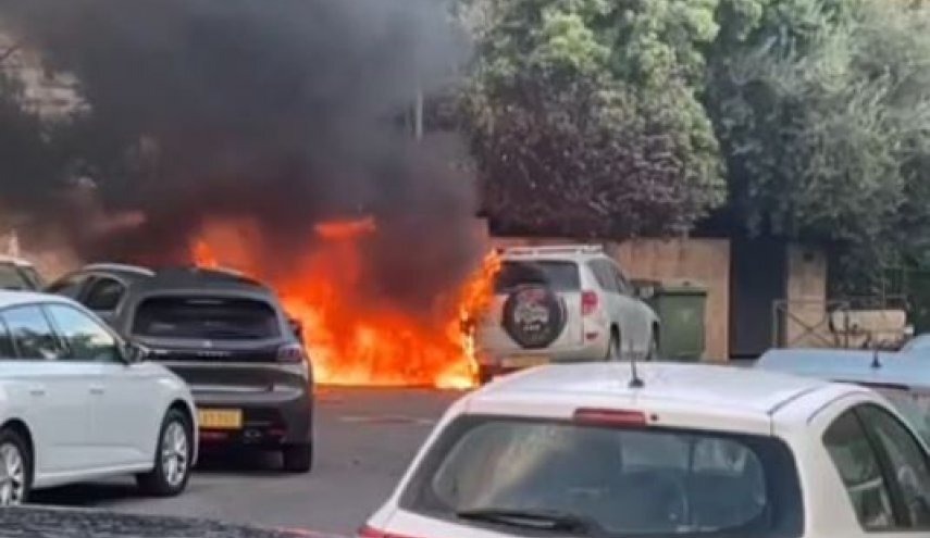 اعتراضات در قدس؛ موترهای نزدیک اقامتگاه نتانیاهو به آتش کشیده شدند