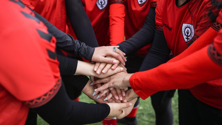 حضور‌تاریخی تیم فوتبال‌زنان افغانستان در مسابقات چهار جانبه در دبی