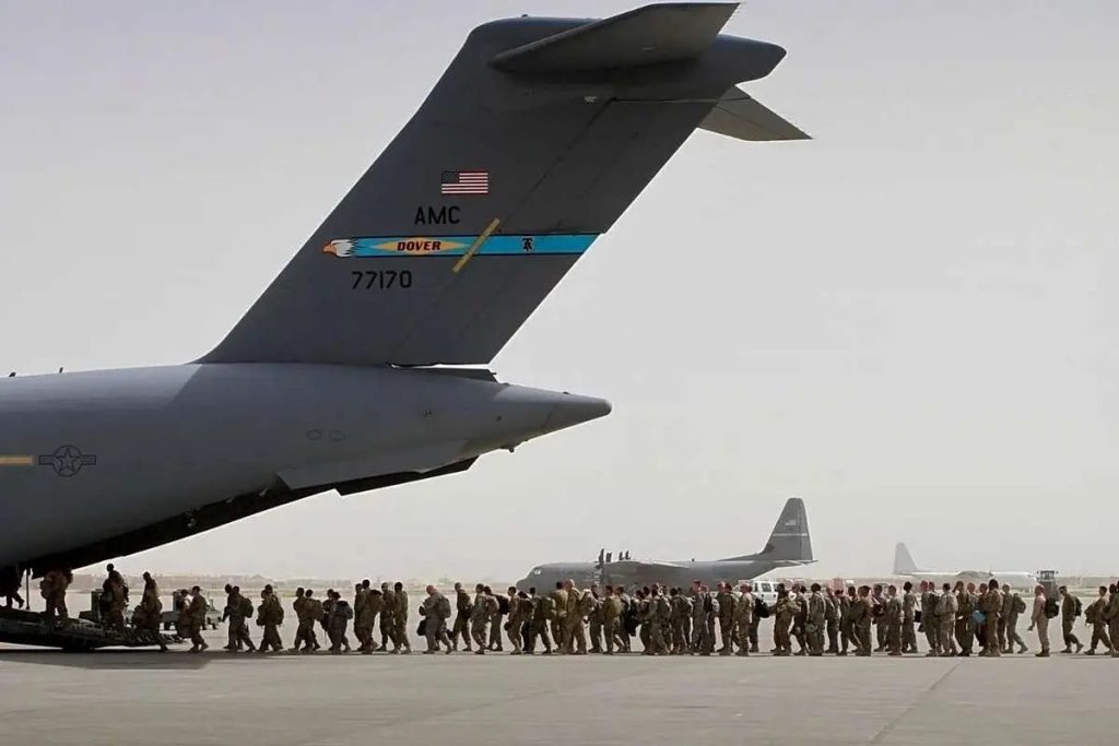 حمایت تلویحی حسابهای نزدیک به ارتش پاکستان از بازگشت نظامی آمریکا به بگرام