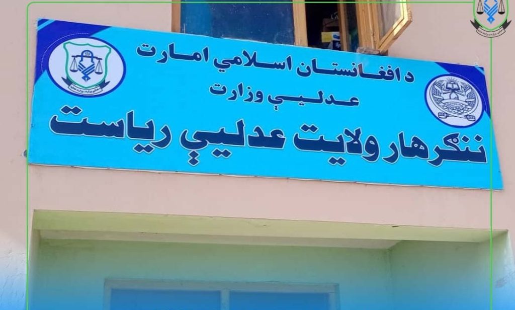 حکومت‌سرپرست؛ عکاسی از زنان در جریان امدادرسانی زلزله را ممنوع کرد