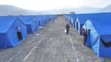 خیمهها برای اسکان موقت زلزلهزدگان برپا شد