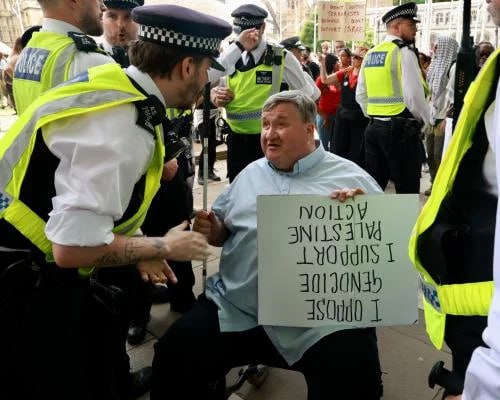 بازداشت مجدد فعال نابینای بریتانیایی به اتهام «تروریزم» در تظاهرات حامیان فلسطین