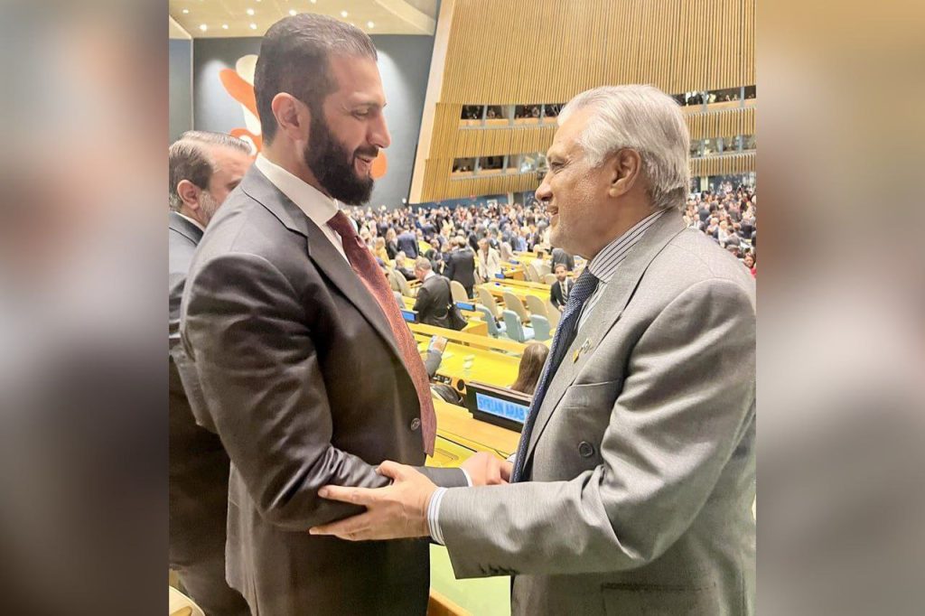 وزیر‌خارجه پاکستان با احمد‌الشرع دیدار کرد