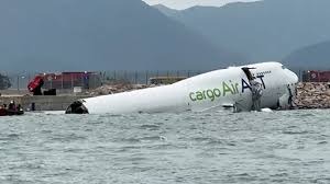 بوئینگ باری امارات به دریا افتاد؛ دو کشته در هنگ‌کنگ