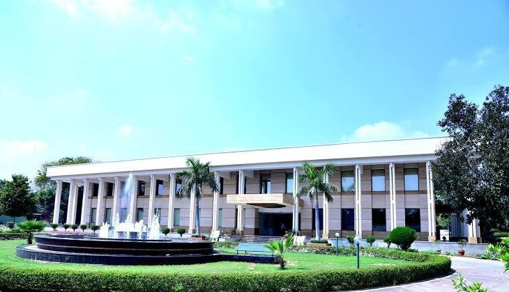 امیرخان متقی: سفارت افغانستان در دهلی‌نو در اختیار کامل طالبان است