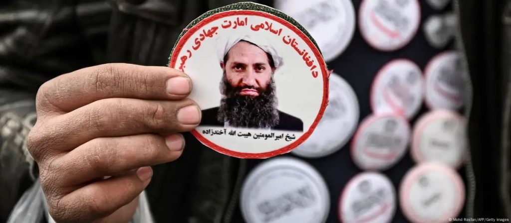 پرداخت دیه پاکستانی‌ها توسط ملا هبت‌الله؛ مطالبه مردم: دیه افغانستانی‌ها را هم بگیرید