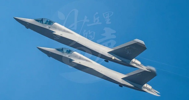 چین برای نخستینبار از جنگنده پنهانکار نسل جدید J-35 رونمایی کرد