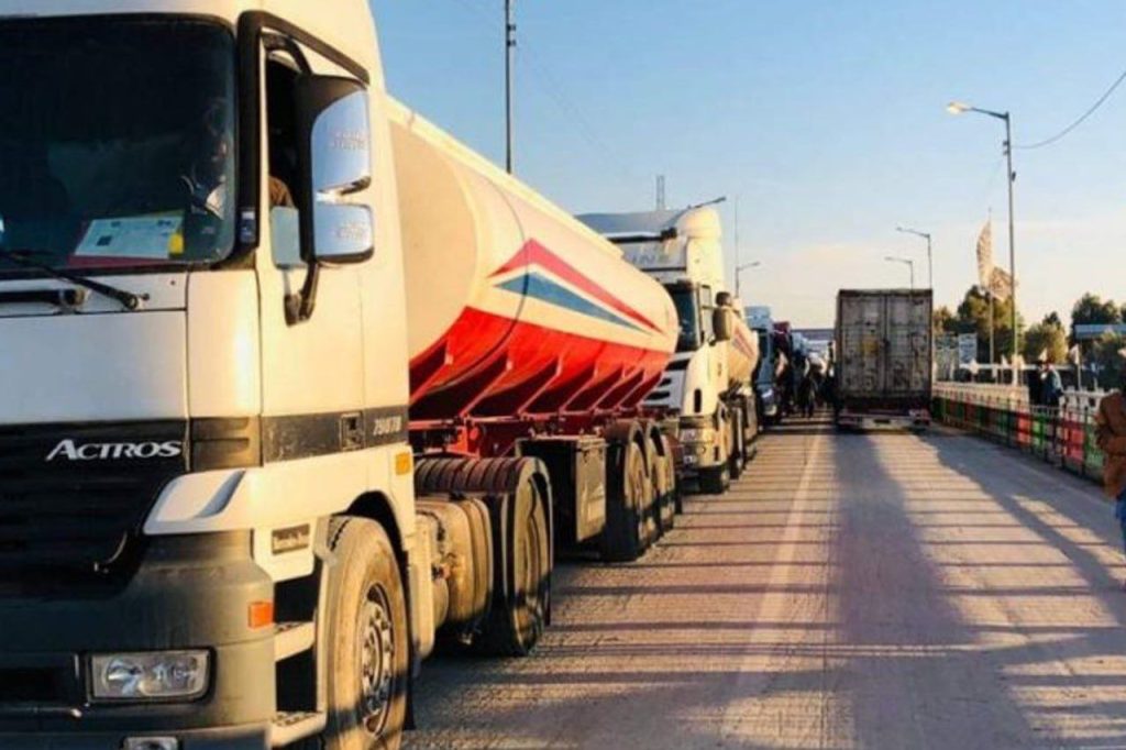 بازگشت ۴۲۴ تانکر نفت بی‌کیفیت از گمرکات افغانستان