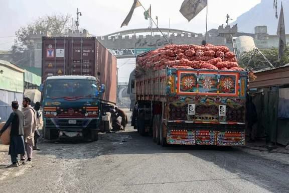 افت ۶ درصدی تجارت میان پاکستان و افغانستان
