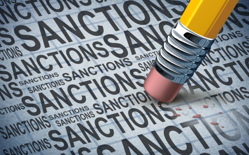 کارشناس: تحریم‌ها نقش غرب در اقتصاد جهانی را تضعیف می‌کند