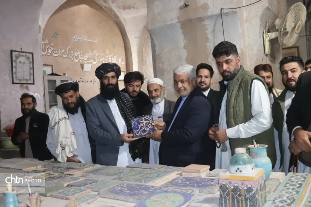 بازدید رئیس میراث فرهنگی خراسان رضوی از اماکن تاریخی و صنایع دستی هرات