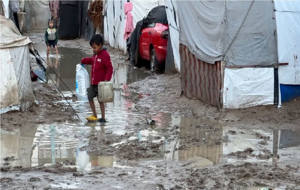 نیم میلیون نفر در جنوب غزه زمستان را با گرسنگی و بی‌خانمانی آغاز کردند