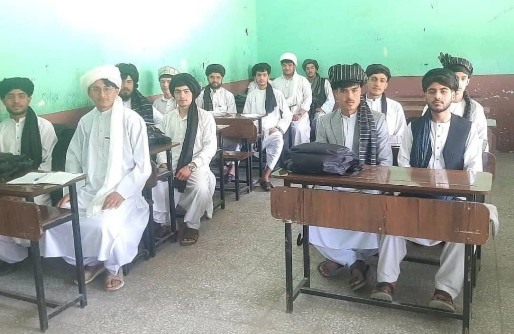 پوشیدن دستار برای دانشجویان طب در خوست اجباری شد