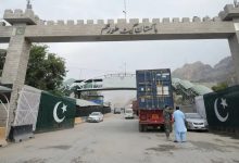 بازگشایی مسیر تورخم به‌روی مهاجران در پی تلاش‌های سفیر طالبان در اسلام‌آباد