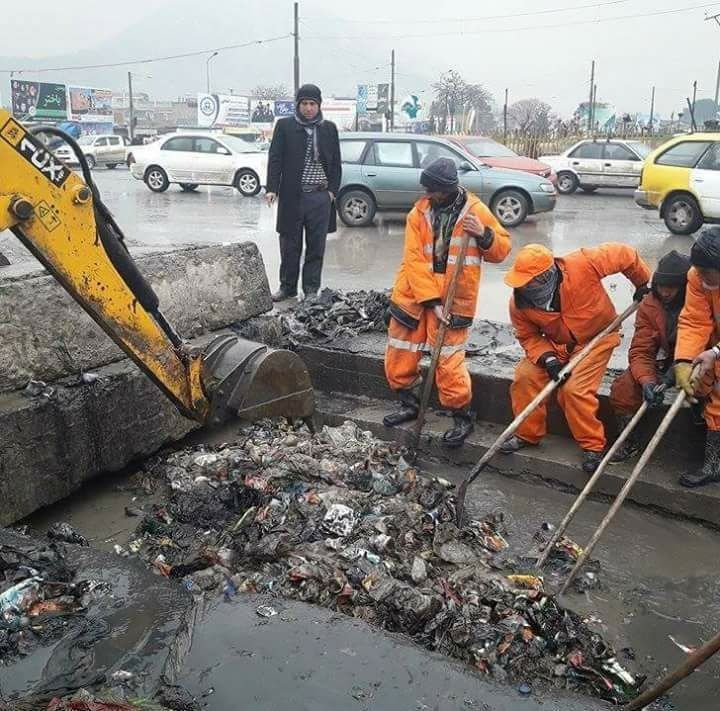 شاروالی کابل عملیات پاکسازی موانع و زبالهها را شدت بخشید