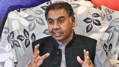 سناتور پاکستانی خواستار تحریم وزیر دفاع به‌دلیل اظهارات ضد افغانستان شد