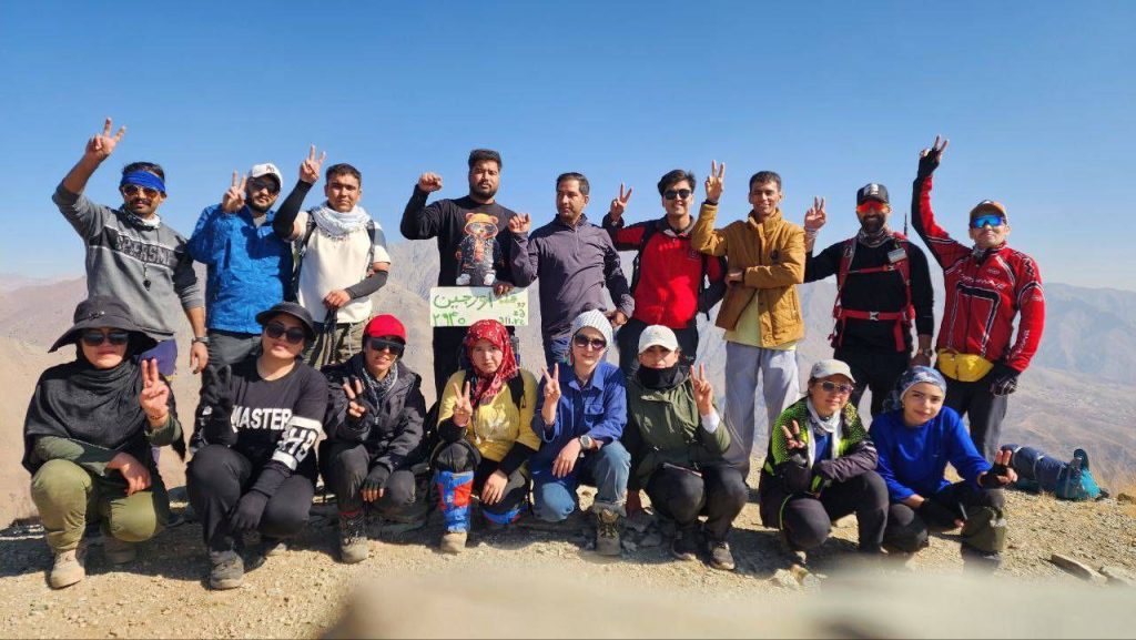 پرچم افغانستان بر فراز قله اورجین لواسان به اهتزاز درآمد