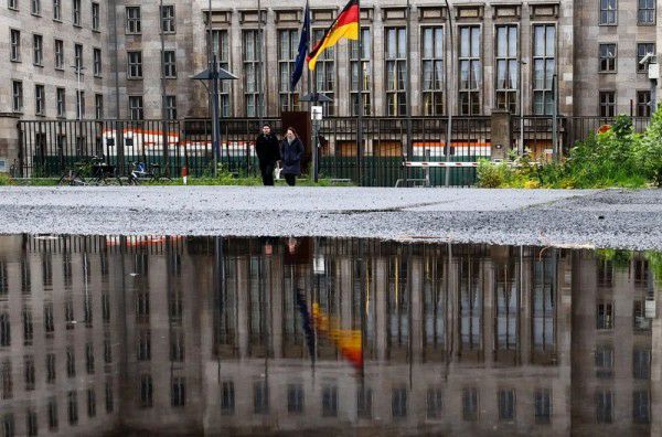 پیشنهاد جنجالی آلمان به پناه‌جویان افغانستانی؛ پول بگیرید و از پناهندگی بگذرید