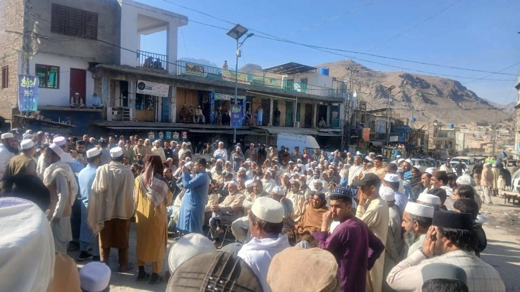 اعتراض هواداران جمعیت علمای اسلام پاکستان به بستهماندن تورخم