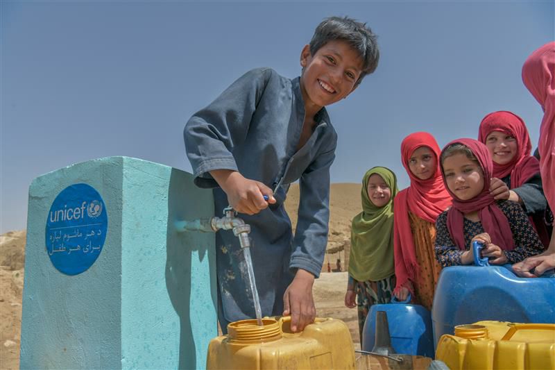 یونیسف از ساخت سامانههای پایدار آب در غور و ننگرهار خبر داد