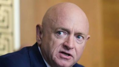 وزارت جنگ آمریکا علیه سناتور دموکرات و فضانورد سابق اقدام نظامی میکند