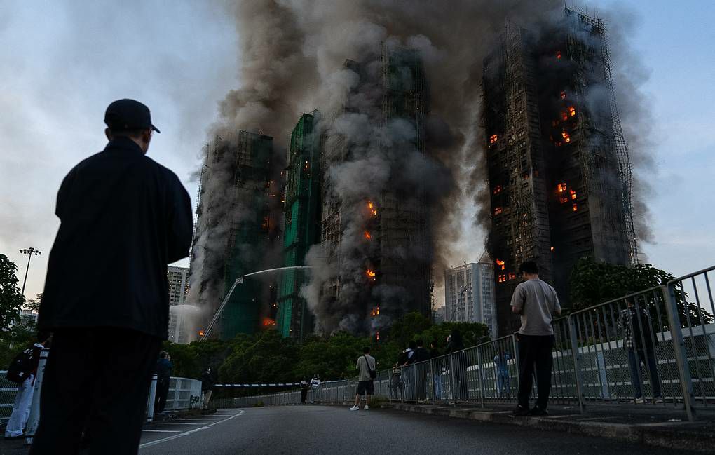 افزایش تلفات آتش‌سوزی هانگ‌کنگ به ۴۴ کشته؛ سه نفر بازداشت شدند