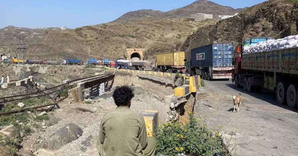 زیان ۶۰۰ میلیون دالری بازرگانان افغانستان از بسته‌شدن مرزها