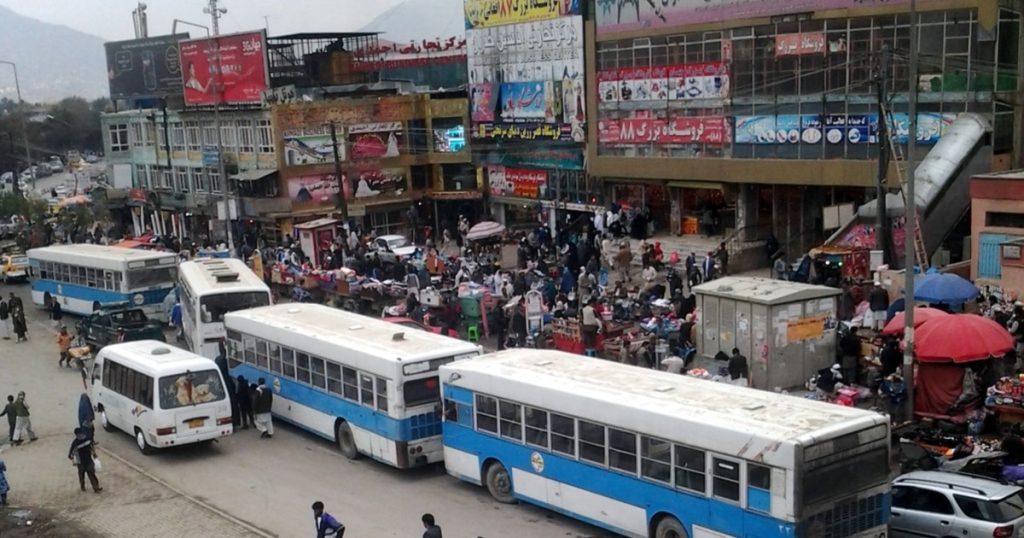 بحران ترانسپورت شهری در کابل؛ انتظارهای طولانی و کرایههای بلند