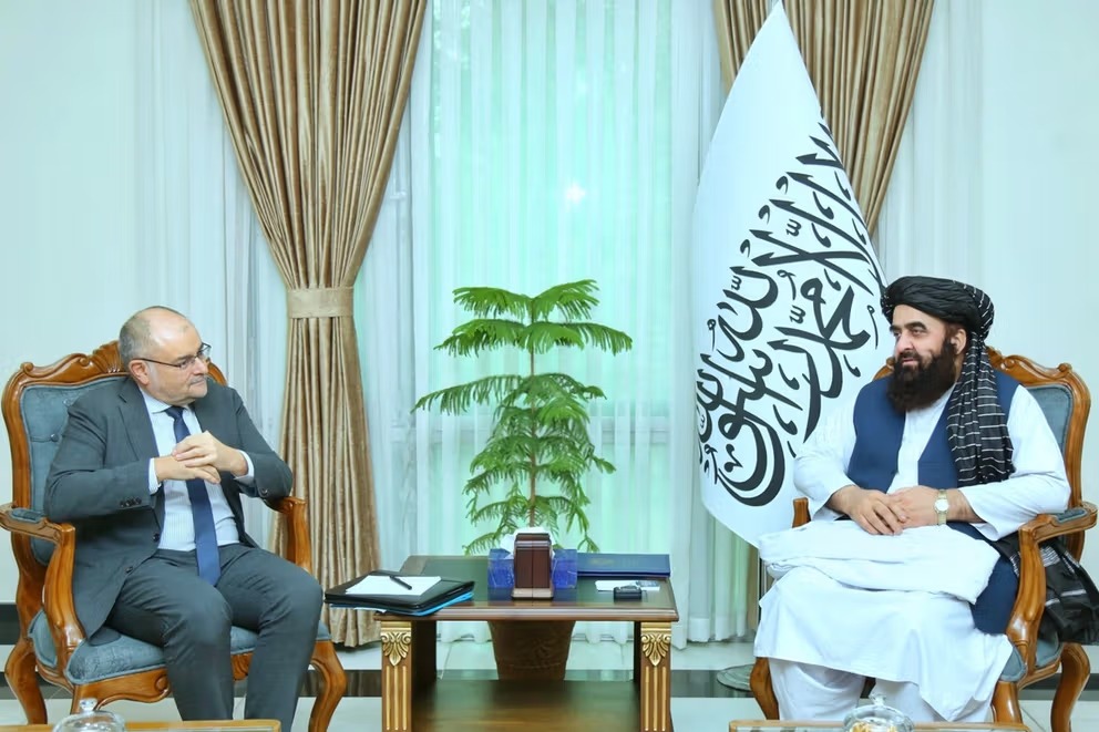 نماینده اروپا در دیدار با متقی بر ادامه حمایتهای بشردوستانه تاکید کرد