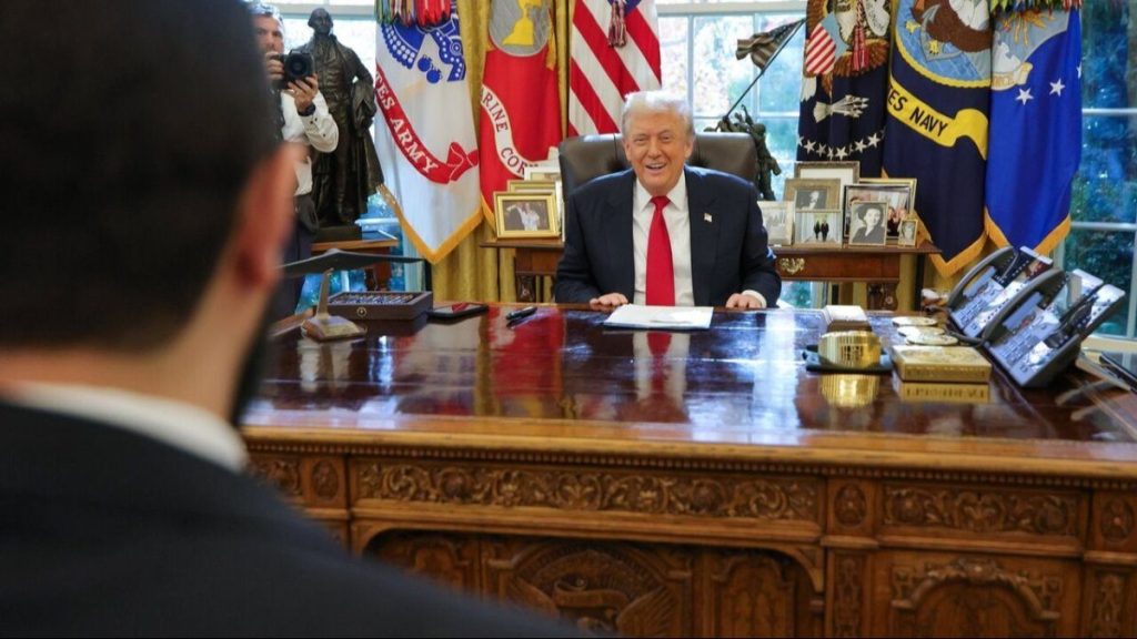 پشت هر لبخند، نقشهای پنهان است