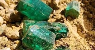 زمرد پنجشیر از معدن تا مزایده؛ سنگ سبزی که منبع درآمد طالبان شده است