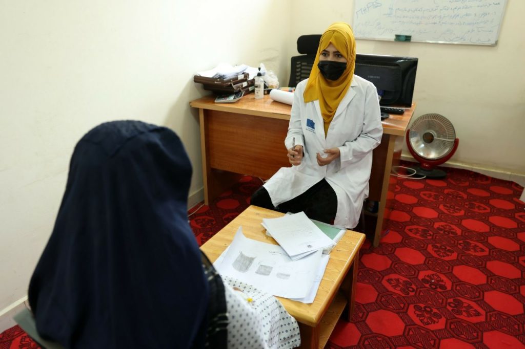 تاکید نهادهای بینالمللی بر دسترسی ایمن زنان افغانستان به خدمات صحت