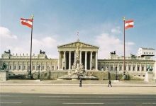 حجاب دختران زیر ۱۴ سال در مکتب‌های اتریش ممنوع شد