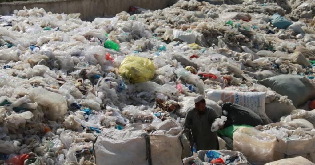 نقش کلیدی کارخانههای بازیافت در کاهش واردات و حفاظت محیط زیست بلخ