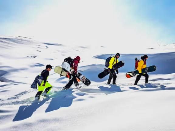 نخستین برنامه همگانی اسنوبورد در کابل با حضور صد ورزشکار برگزار شد