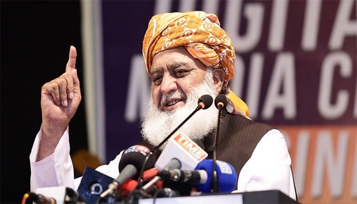 رهبر جمعیت علمای اسلام: پاکستان روابط خود را با کشورهای همسایه بهبود ببخشد