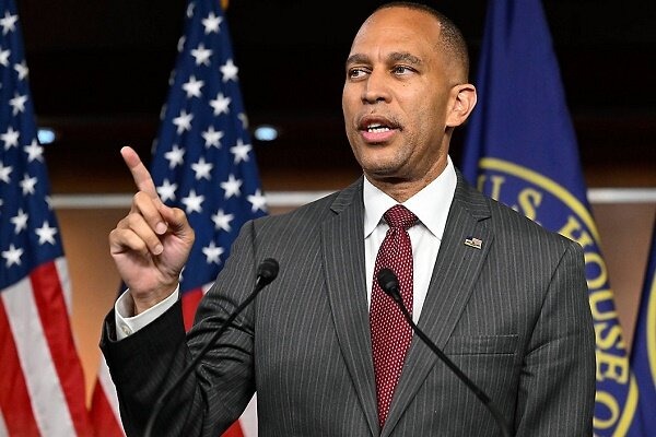 رهبر دموکرات‌های مجلس نمایندگان: ترامپ درباره ایران به آمریکایی‌ها دروغ گفته است