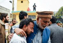 برگزاری مراسم خاک‌سپاری قربانیان حمله تروریستی مسجد شیعیان با حضور هزاران نفر