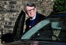 پس از برادر پادشاه، سفیر پیشین بریتانیا در امریکا در ارتباط با اپستین بازداشت شد