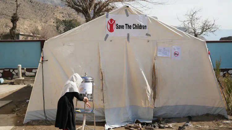۲۵ هزار کودک در کنر همچنان در خیمهها زندگی و آموزش میبینند